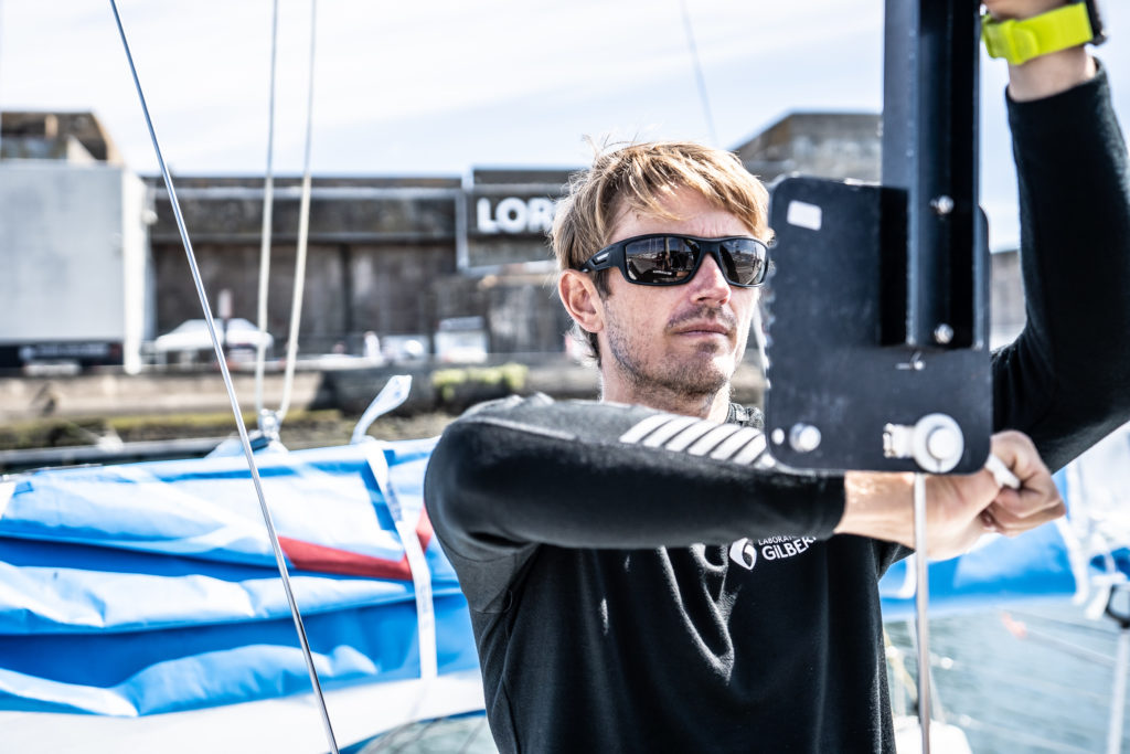 Fabien Delahaye sur le voilier Laboratoires Gilbert