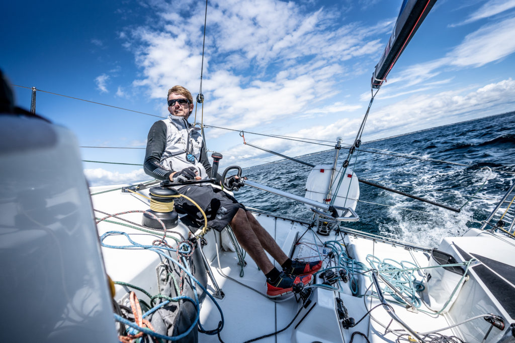 Fabien Delahaye sur le voilier Laboratoires Gilbert