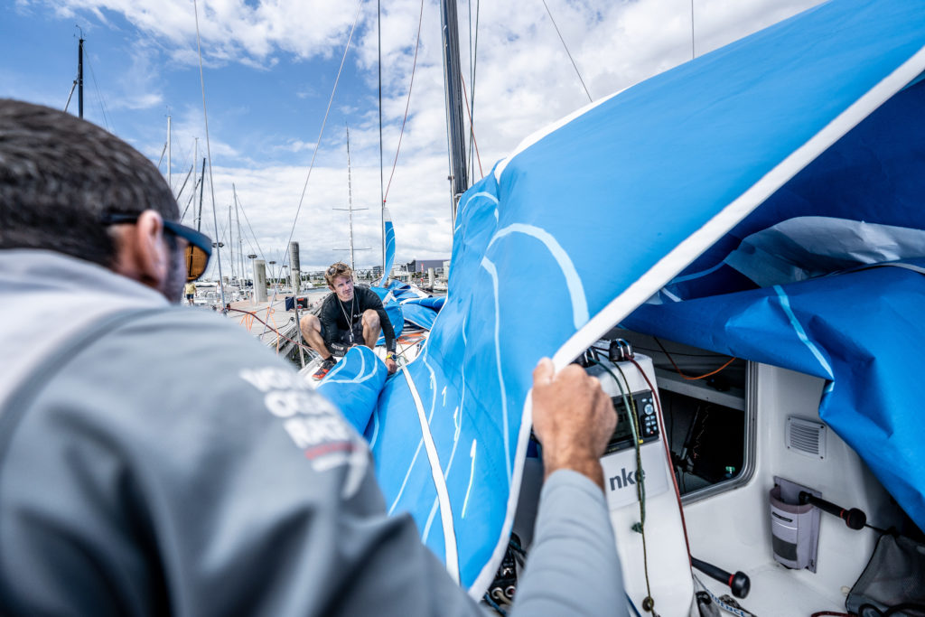 Fabien Delahaye sur le voilier Laboratoires Gilbert